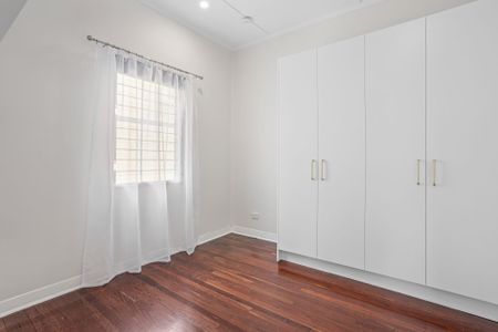 Newly Renovated 5 Bedroom Family Home in the Heart of New Farm - Photo 3