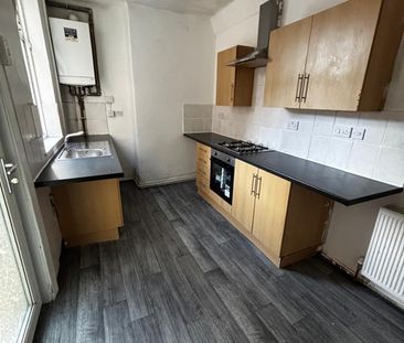 3 Bed Terraced House, New Cross Street, M5 - Photo 3