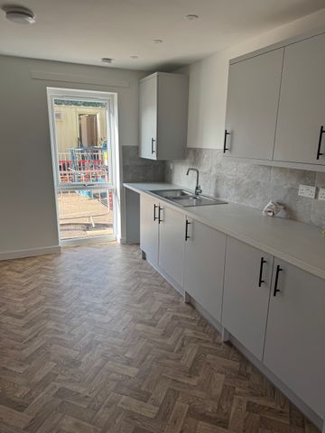 Red Hand Close, Burton upon Trent, Staffordshire, DE14 1FB - Photo 3