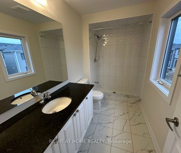 Detached Home For Lease | X8042364 - Photo 4