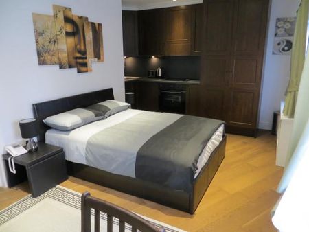 Flat 123 Fulham Palace Road, Fulham W6 9HH - Photo 2
