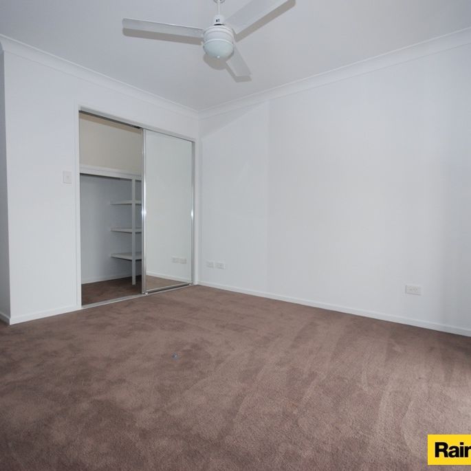 Beautiful Townhouse in Quiet Complex - Photo 1