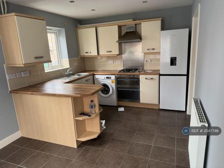 3 bedroom semi-detached house to rent - Photo 4