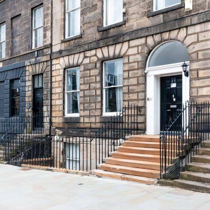 9 bedroom flat share to rent - Photo 1