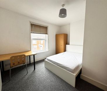 4 bedroom terraced house to rent - Photo 5