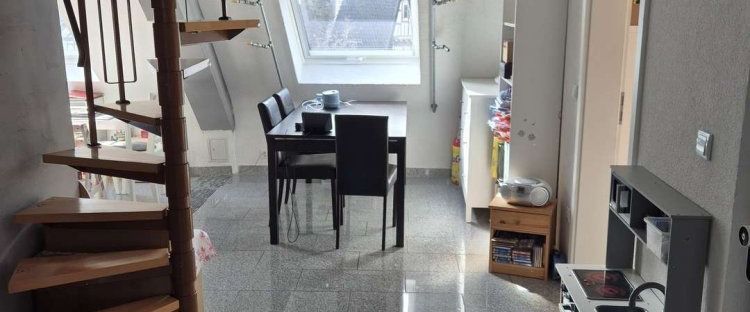 Schöne 4-Zimmer Wohnung; einziger Nachteil: viertes Obergeschoss - ohne Aufzug - Foto 1