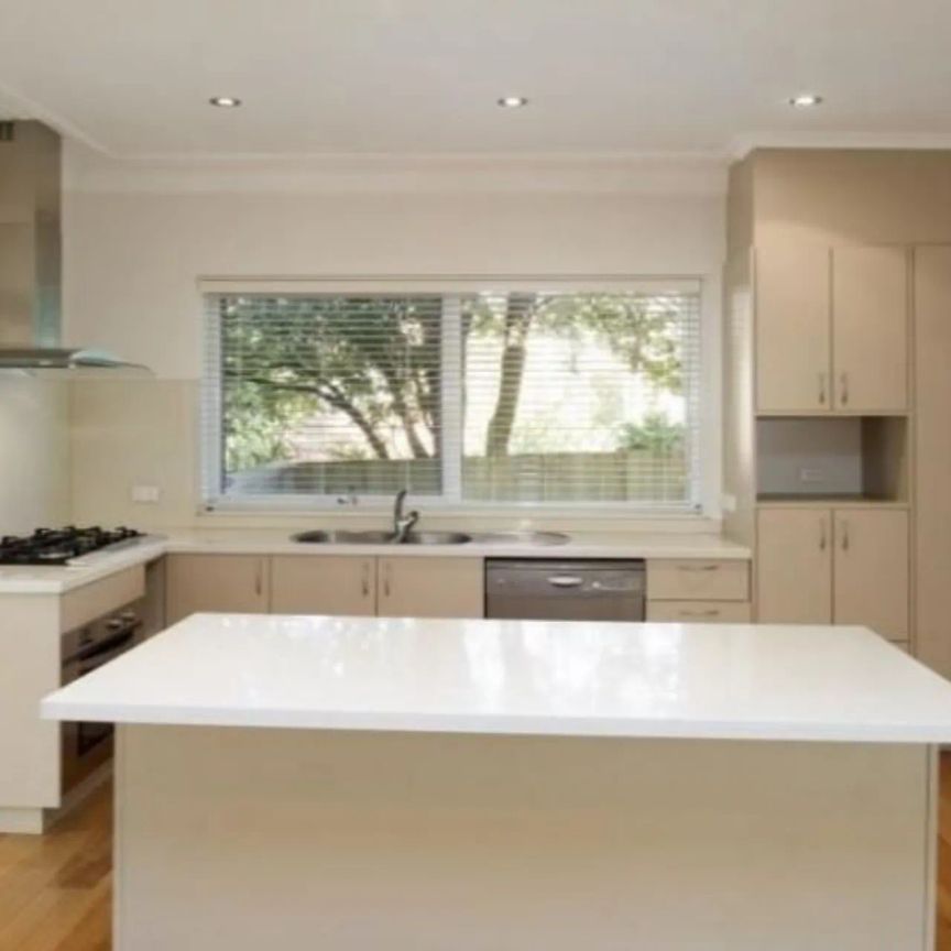 40 St Georges Crescent, Ashburton. - Photo 1