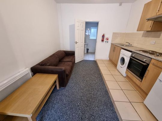 Studio to rent - Photo 1