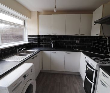 Ayletts, Basildon - Photo 2