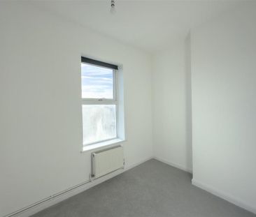 3 bedroom apartment to rent - Photo 2