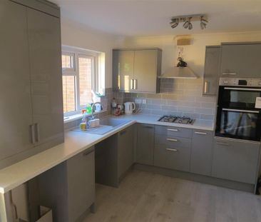 3 bedroom terraced house to rent - Photo 2