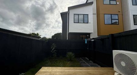 2 Bedrooms in Henderson - Photo 3