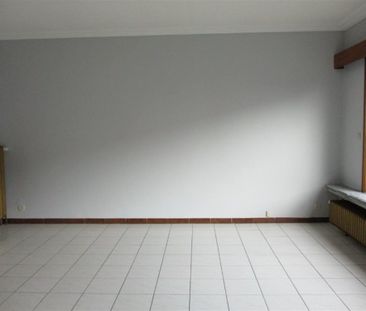 Appartement met 2 slaapkamers op goede loctaie! - Photo 1