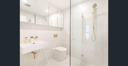 Experience Sky-High Modern Living with Harbour Bridge Views, Furniture Free to Use - Photo 4