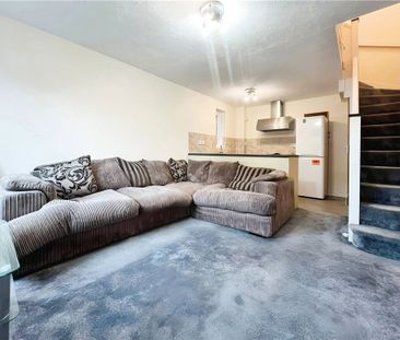 Staines-upon-Thames, Surrey, TW19 6BX - Photo 1
