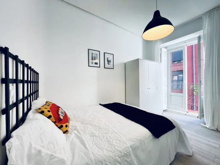 Calle del Divino Pastor, Madrid, Community of Madrid 28004 - Photo 3