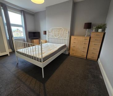 1 bedroom in a house share to rent - Photo 4