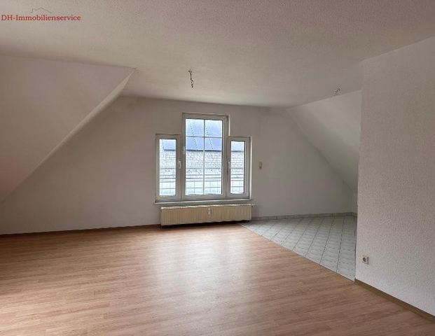 Licht & Raum unterm Dach – charmante 2-Raum-Wohnung mit offener Küche in Glauchau - Foto 1