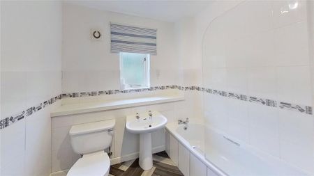 2 bedroom end of terrace house to rent - Photo 4