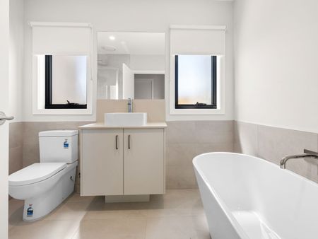 Family Friendly - Four Bedroom Home In The Emerald Park Estate - Photo 4