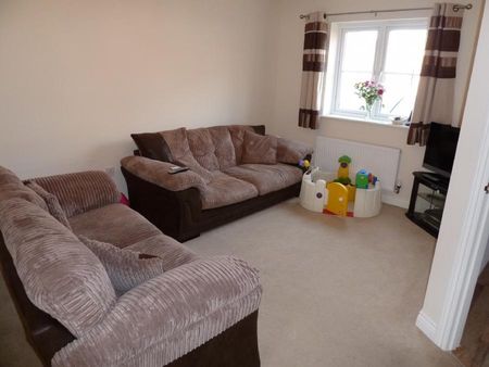 3 bedroom semi-detached house to rent - Photo 4