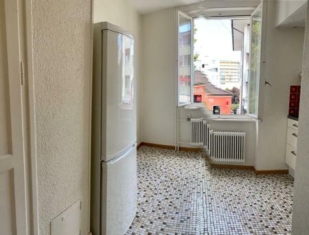 Cœur de la ville - Appartement de 2,5 pièces - Photo 2