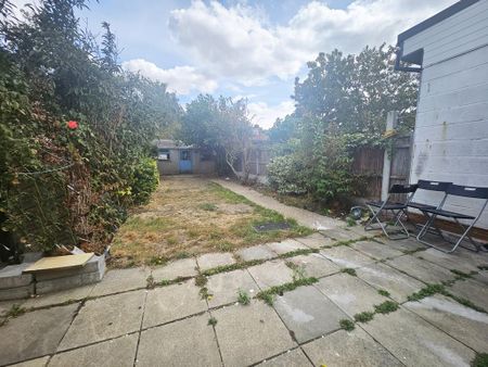 4 bedroom terraced house to rent - Photo 3