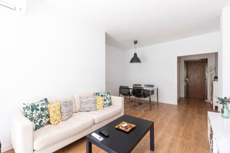 Spacious & Bright Three-bedroom Apartment with Balcony in Sant Martí - Photo 2