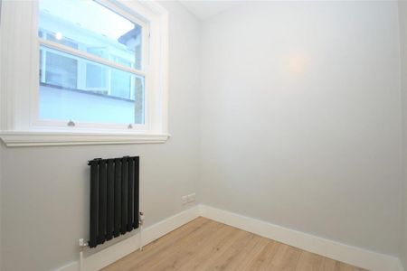 3 bedroom flat to rent - Photo 5
