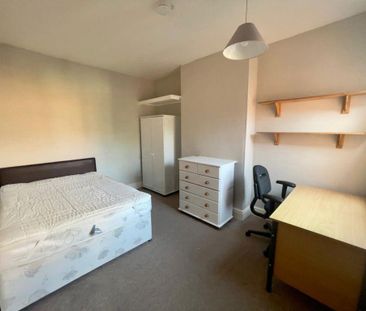 4 bedroom terraced house to rent - Photo 5