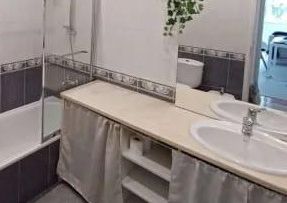 Arrendo quarto na Costa da Caparica