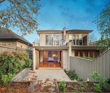 Stylish Townhouse Living in blue chip Hawthorn East - Photo 4