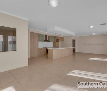 Spacious Family Home - Photo 6