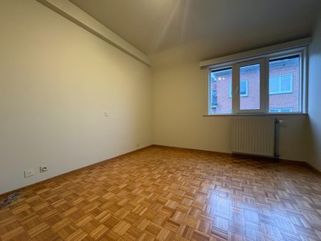 Ruim en lichtrijk 2-slaapkamerappartement in centrum Kortrijk - Photo 4