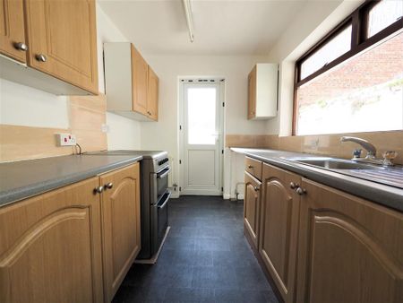 2 bedroom terraced house to rent - Photo 4