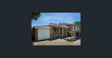 COMFORTABLE VILLA, PRIVATE ACCESS DRIVEWAY, WALK TO LAMBTON SHOPPING VILLAGE - Photo 2