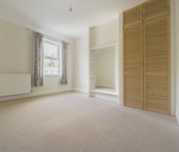 3 bedroom end of terrace house to rent - Photo 3