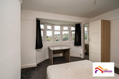 4 bedroom semi-detached house to rent - Photo 5
