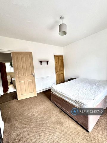 3 bedroom terraced house to rent - Photo 3