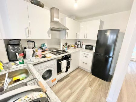 1 bedroom in a house share to rent - Photo 4