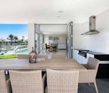 Broadbeach Waters - Photo 1