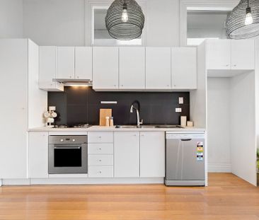 Charming 2-Bedroom House in Prime Port Melbourne Location - Photo 5