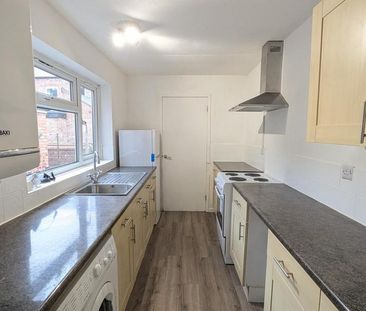 3 bedroom terraced house to rent - Photo 5