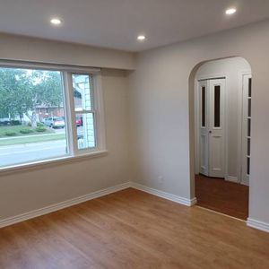 Oshawa bunglow unit for rent - Photo 2