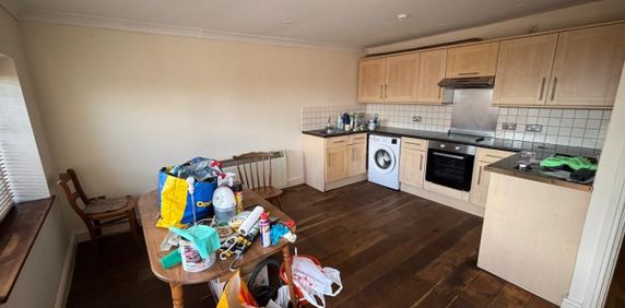 Victoria Road, SWINDON - Photo 2