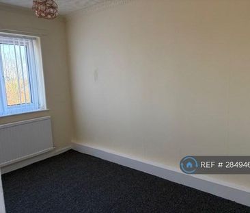 3 bedroom semi-detached house to rent - Photo 2