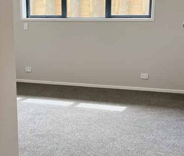 Modern 4BR Family Home in Pokeno - Photo 5