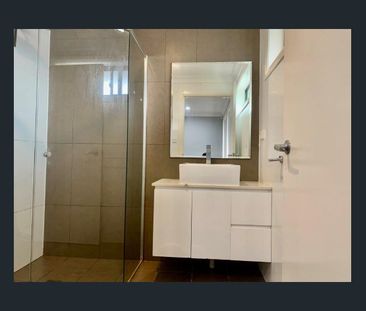 Beautiful Near New Modern Duplex - Photo 5