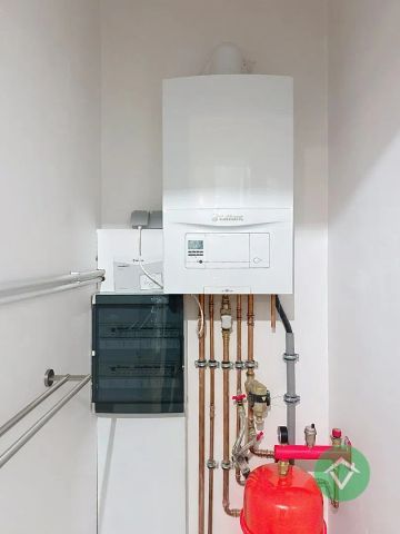 Volledig gerenoveerd appartement met 3 slaapkamers en garage in centrum Torhout - Foto 2