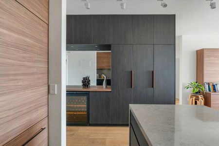 Fully Furnished Designer Penthouse Apartment With Views - Photo 5